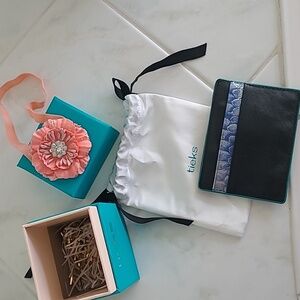 LE Tieks card case - paradise blue